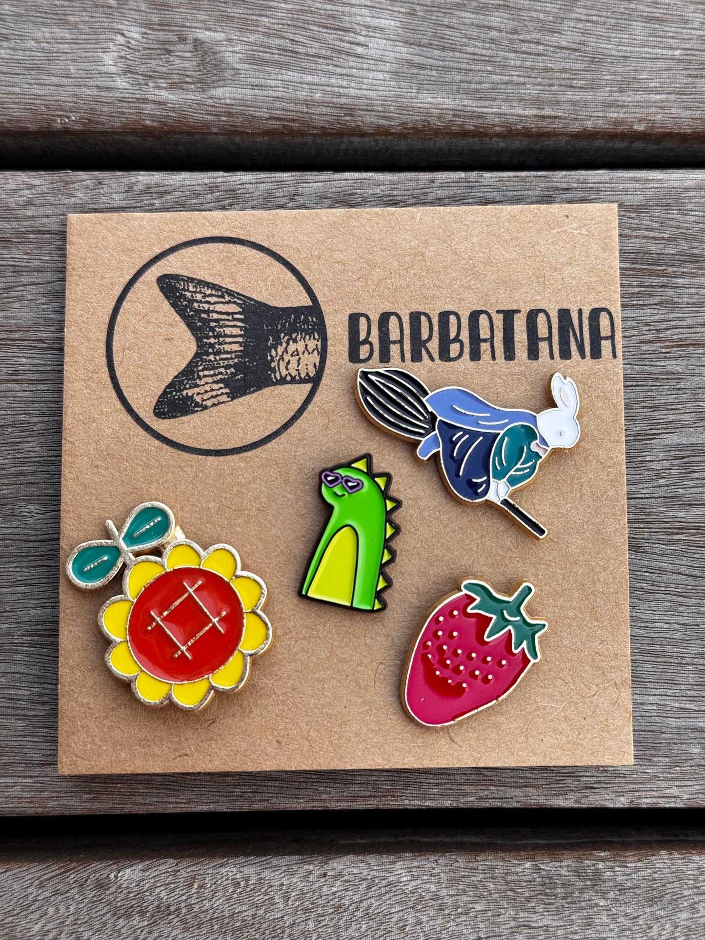 Random 4 pins pack