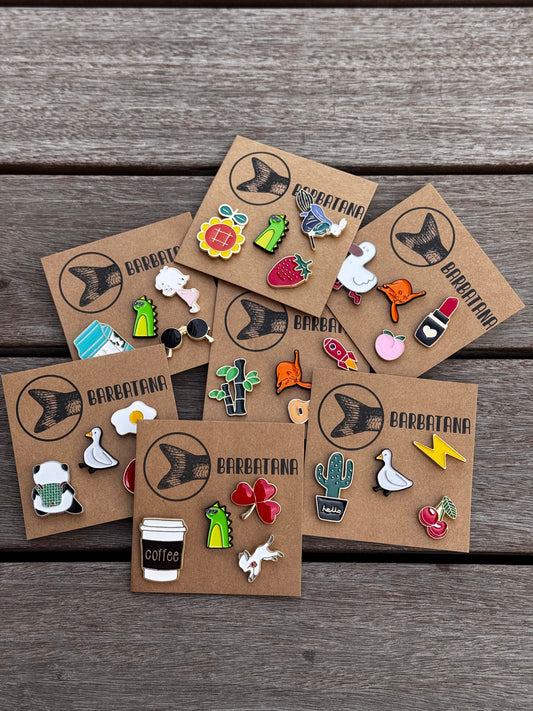 Random 4 pins pack